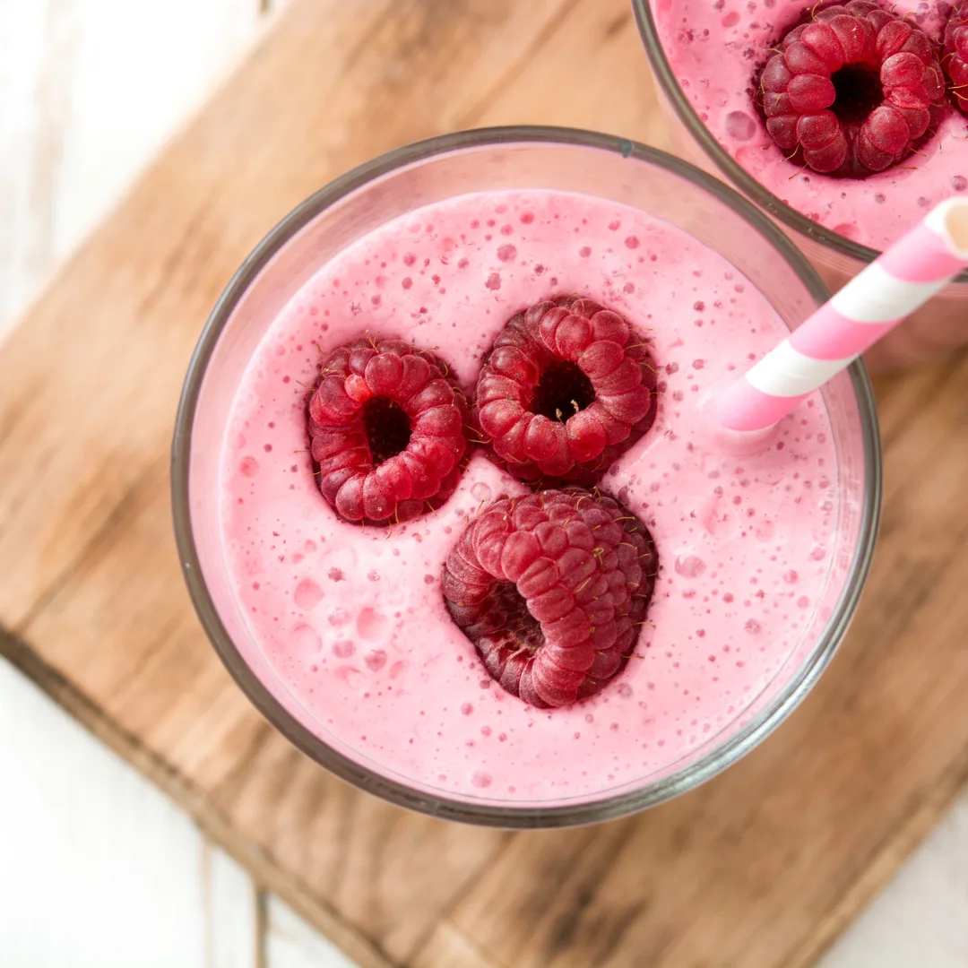 Samettinen vadelma-persikka smoothie